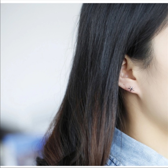 LAST PAIR Petite Silver Starfish earrings - Picture 3 of 6